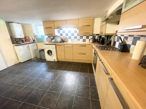 1 bed House Share to rent Image 4