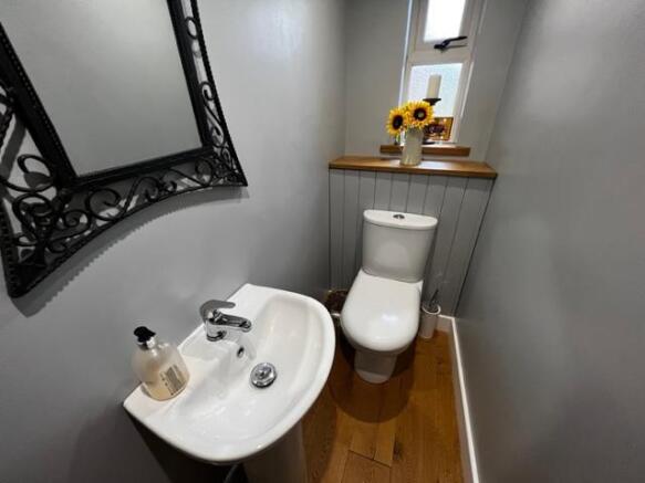 Cloakroom/wc