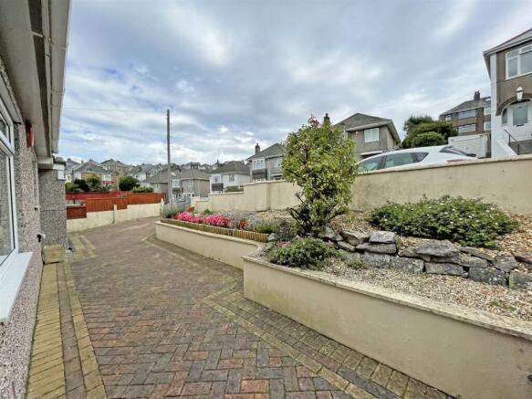 Churchill - Front Garden.jpg