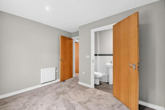 2 bed Apartment for sale Image 11