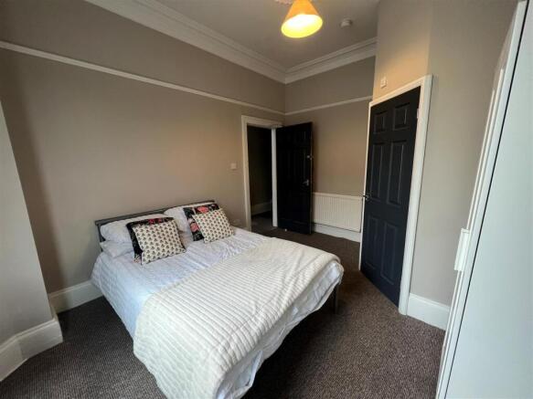 5 bed House Share to rent Image 4