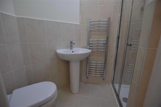 EN-SUITE SHOWER ROOM