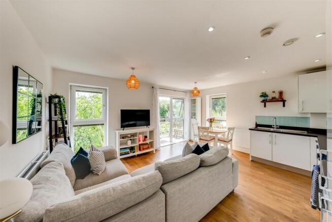 Lounge/Kitchen