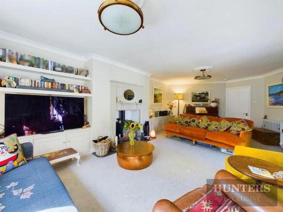 6 bed Detached for sale Image 10
