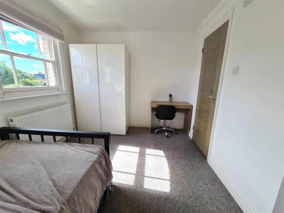 38 Pakenham Close Room 7B.jpg