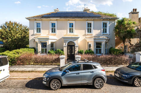 South Street, Tarring Village, Worthing, West Sussex, BN14