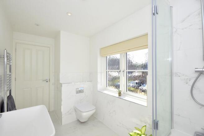 Stylish, light family bathroom