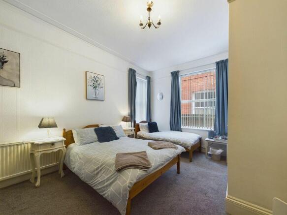 9 bed Semi-Detached for sale Image 4