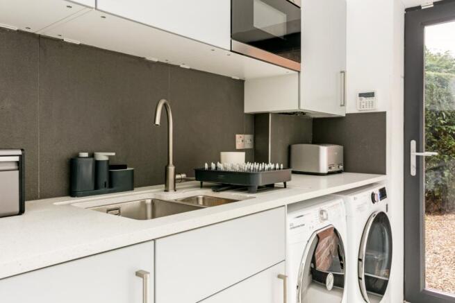 11 Ashenden Walk ...