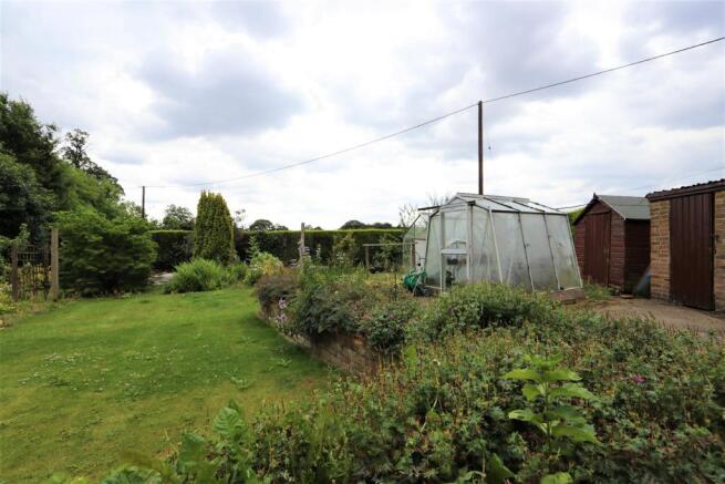 SIDE GARDEN