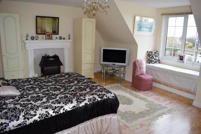 BEDROOM 2
