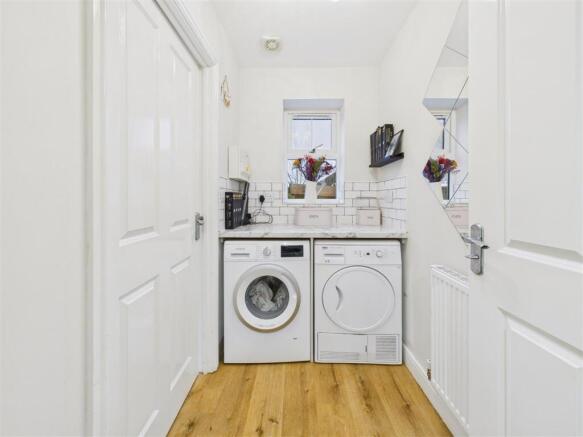 3 bed Semi-Detached for sale Image 9