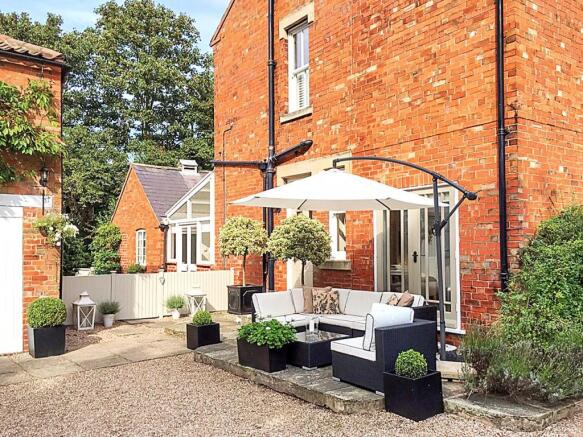 OUTDOOR SEATING AREA