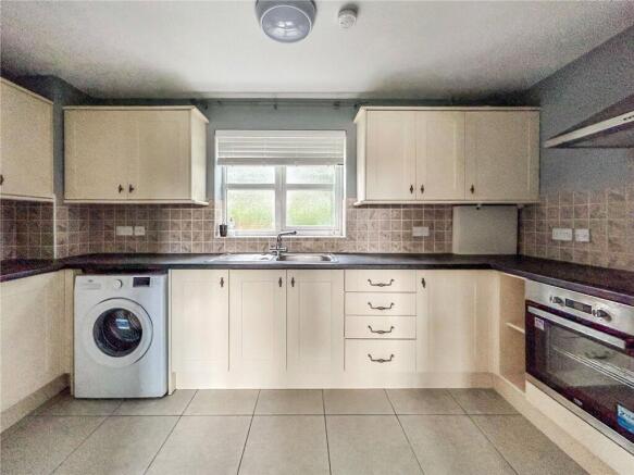 Sandhurst Road, Tilbury, RM18 photo 3