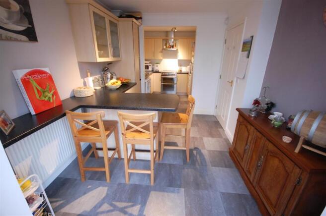Fitted Kitchen/breakfast Room