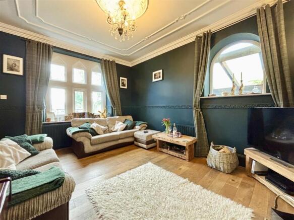5 bed Link Detached House for sale Image 5