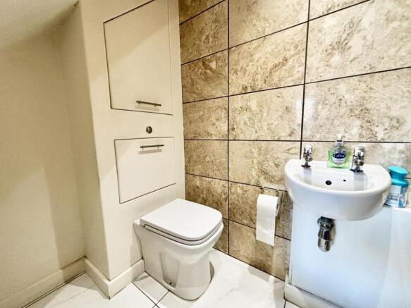 4 bed Semi-Detached for sale Image 11
