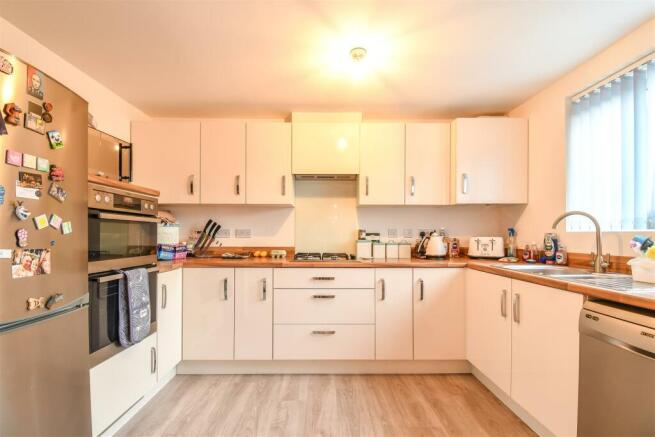 Kitchen / Dining Area