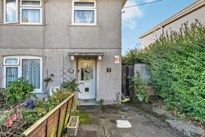 3-bed semi-detached on Stone Barton Close, Plymouth, City Of Plymouth, £200,000