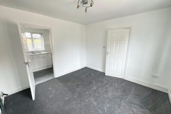 2 bed Flat for sale Image 8