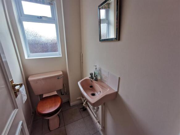 40 Mounton Drive, GF WC.jpg