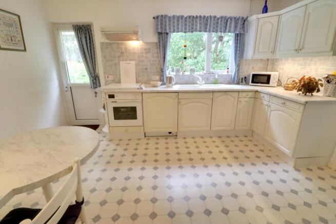 KITCHEN/BREAKFAST ROOM