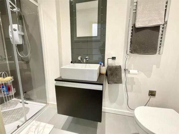 2 bed Apartment for sale Image 6