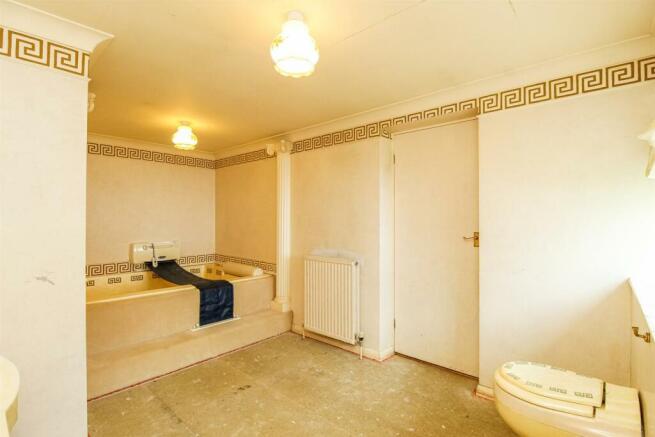 EN SUITE BATHROOM/W.C.