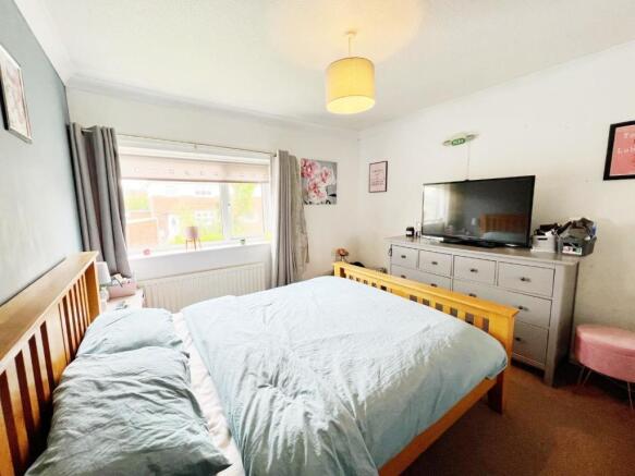 Bedroom 1 pic 1.jpg