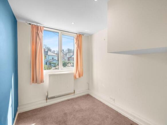 5 bed Semi-Detached to rent Image 11