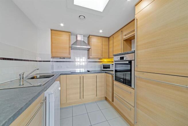 06-94f625 Yew Tree Court -21-medium.jpg