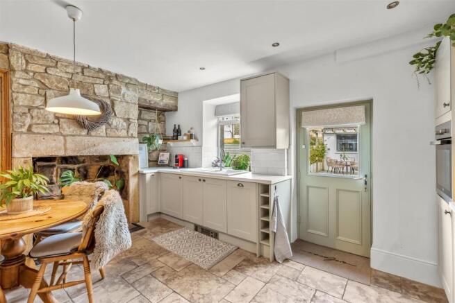 3 bed Terraced for sale Image 2
