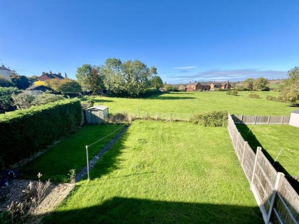 10 Dukelands, Weedon