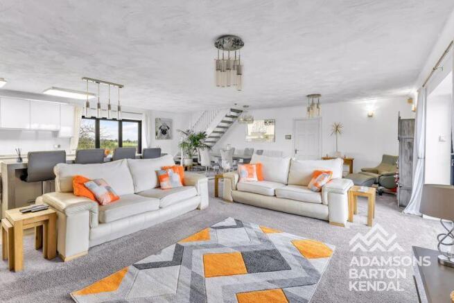6 bed Farm House for sale Image 5