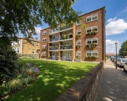 10, 178 Henley Court, Chase Side, London N14 5HP
