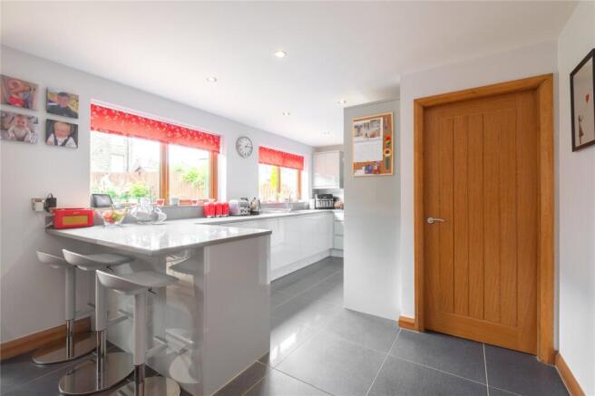 4 bed Detached for sale Image 9