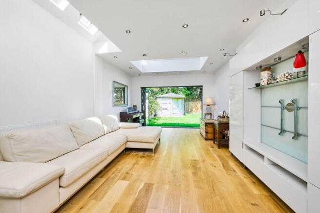 Stonehill Close, London, SW14 8RP photo 4