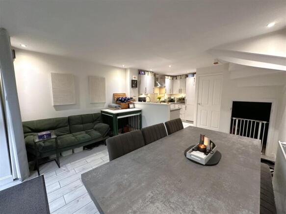 OPEN-PLAN Living/Dining Kitchen 497