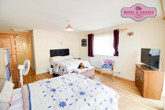 MAIN BEDROOM
