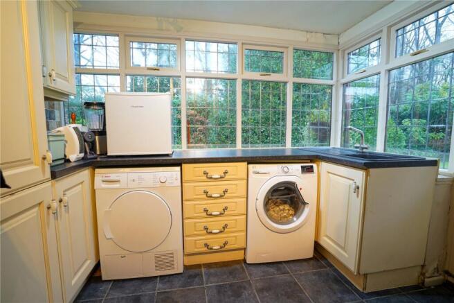 4 bed Bungalow for sale Image 12