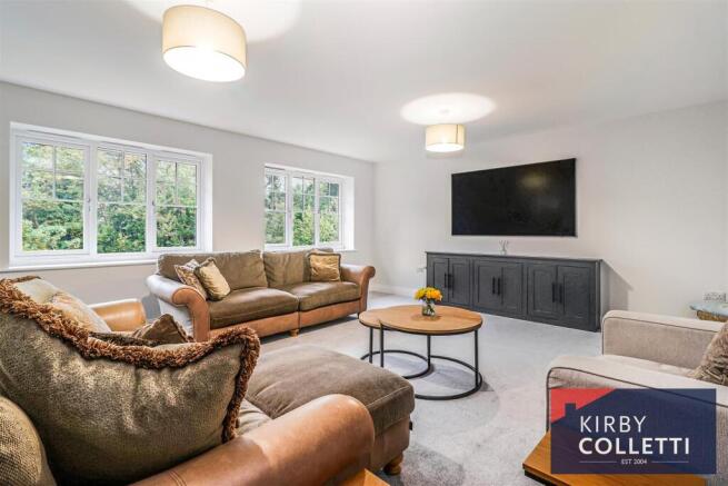 18ft LIVING ROOM