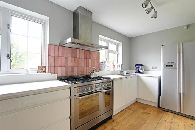 Kitchen 2.jpg