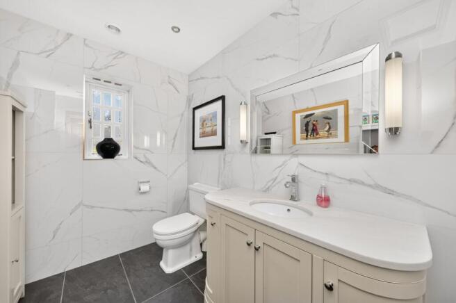 8 bed Detached for sale Image 5