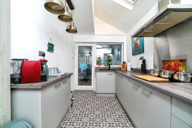 Kitchen pic 2