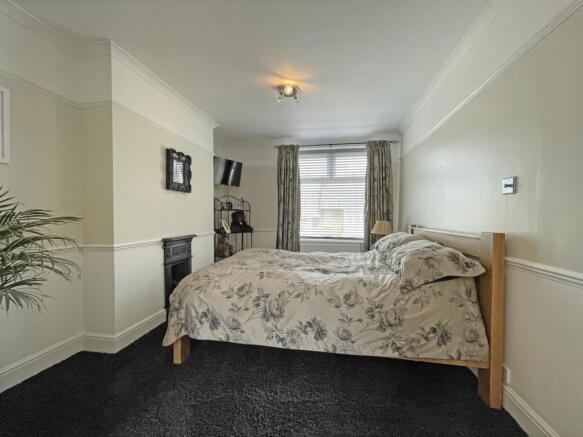 Sturdee road 41 bed 2 for inside.jpg