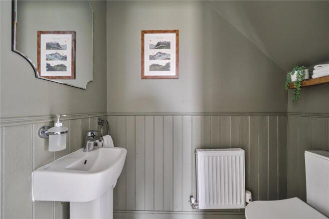 5 bed Detached for sale Image 8