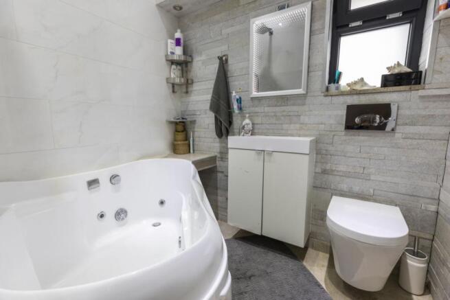 Bathroom / WC