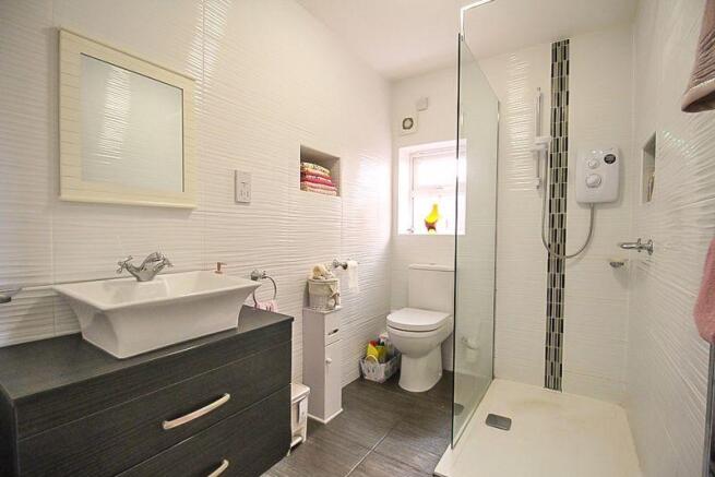 SHOWER ROOM