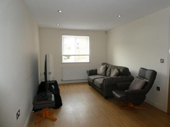 2 bed Apartment to rent Image 6
