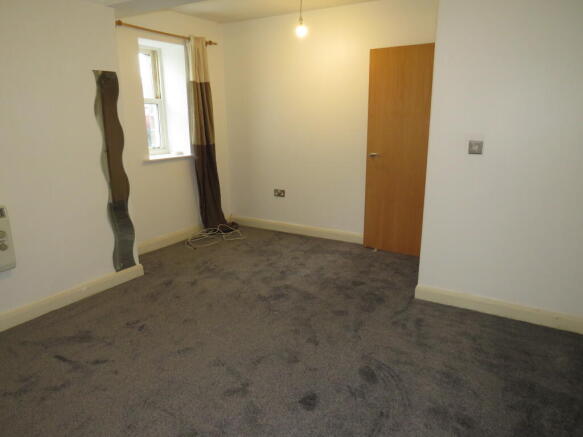 2 bed Apartment to rent Image 4